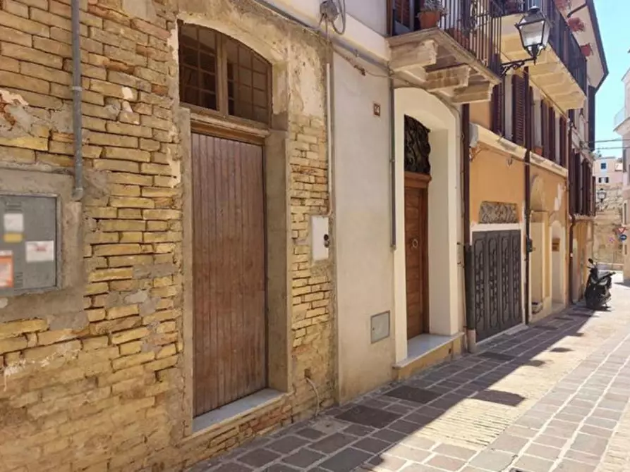 Immagine 3 di Magazzino in vendita  in Via Fortunato Bianchini, N. 16 a Chieti