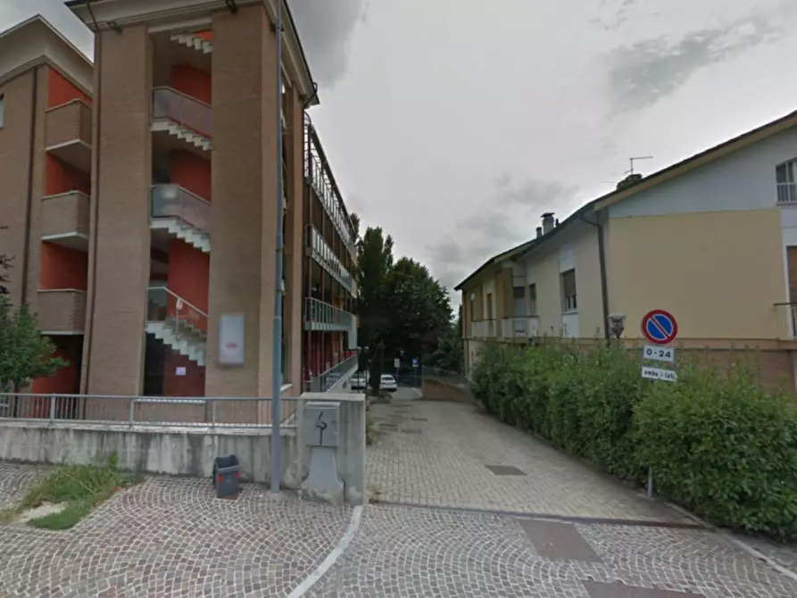 Immagine 2 di Posto auto in vendita  in VIALE GUIDO DA MONTEFELTRO, N. 35 a Urbino