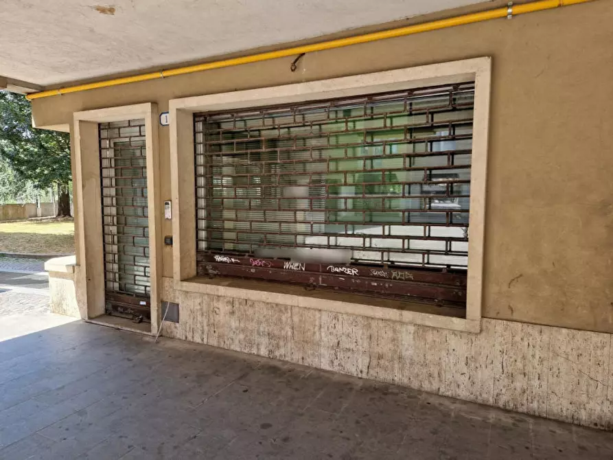 Immagine 3 di Negozio in vendita  in Via Ponte Molino, angolo Piazzetta Forzatè, N. snc a Padova
