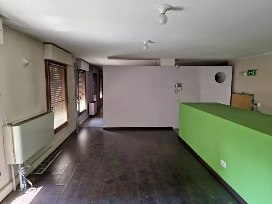 Immagine 11 di Negozio in vendita  in Via Ponte Molino, angolo Piazzetta Forzatè, N. snc a Padova