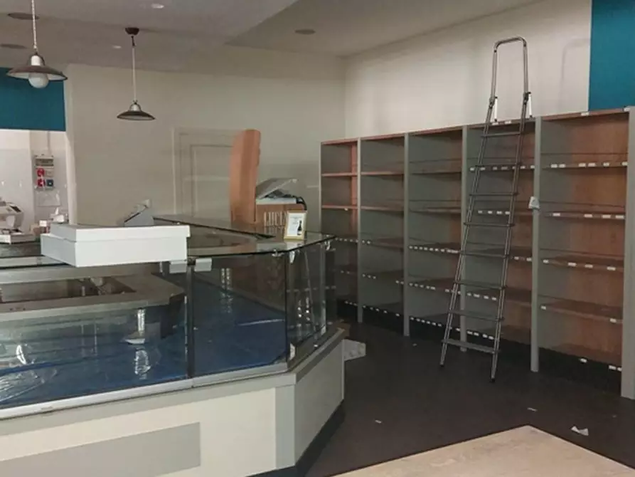 Immagine 6 di Attività commerciale in vendita  in via Augusto Elia, N. 1 a Ancona