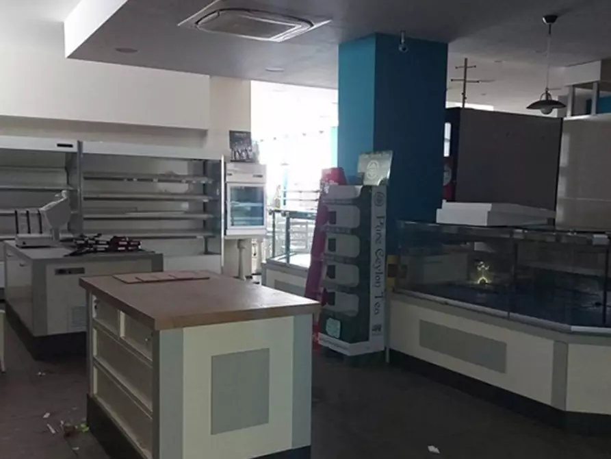Immagine 7 di Attività commerciale in vendita  in via Augusto Elia, N. 1 a Ancona