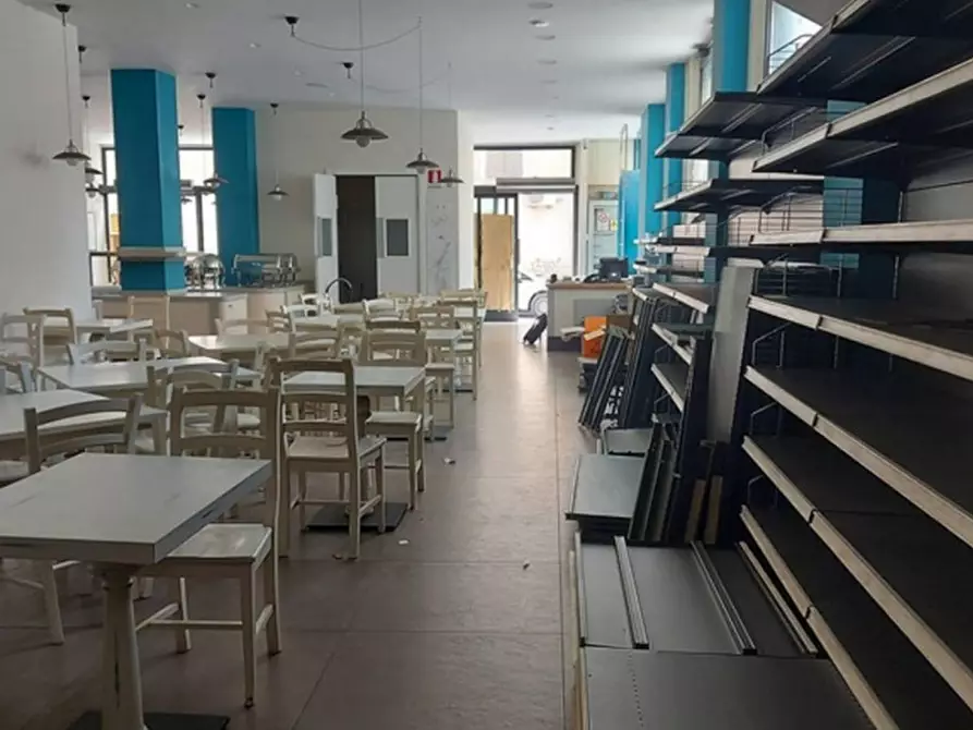 Immagine 8 di Attività commerciale in vendita  in via Augusto Elia, N. 1 a Ancona