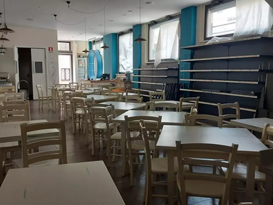 Immagine 9 di Attività commerciale in vendita  in via Augusto Elia, N. 1 a Ancona