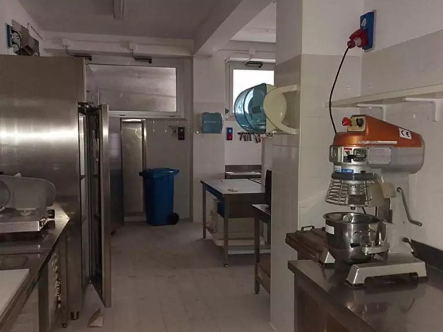 Immagine 10 di Attività commerciale in vendita  in via Augusto Elia, N. 1 a Ancona