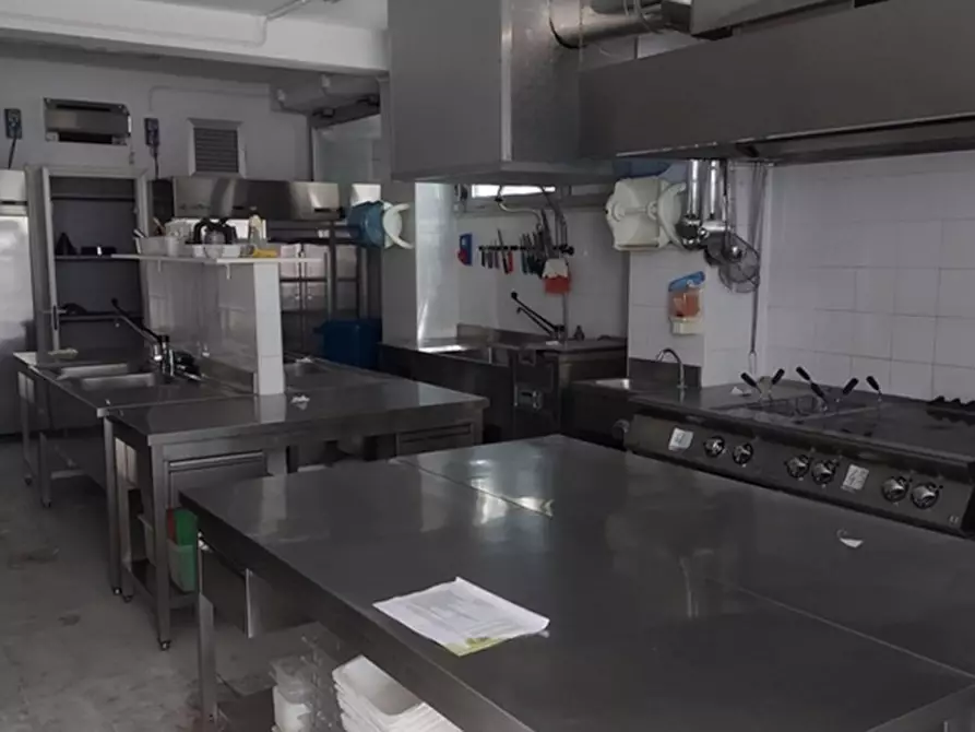 Immagine 11 di Attività commerciale in vendita  in via Augusto Elia, N. 1 a Ancona