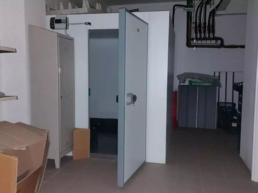 Immagine 14 di Attività commerciale in vendita  in via Augusto Elia, N. 1 a Ancona