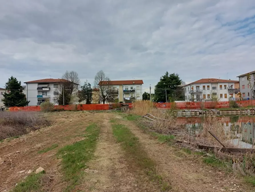 Immagine 8 di Terreno in vendita  in Viale Camisano, N. 103 a Vicenza