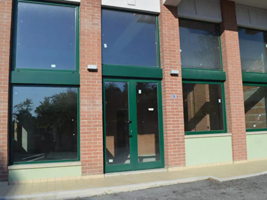 Immagine 1 di Magazzino in vendita  in Via Due Fonti, N. snc a Macerata