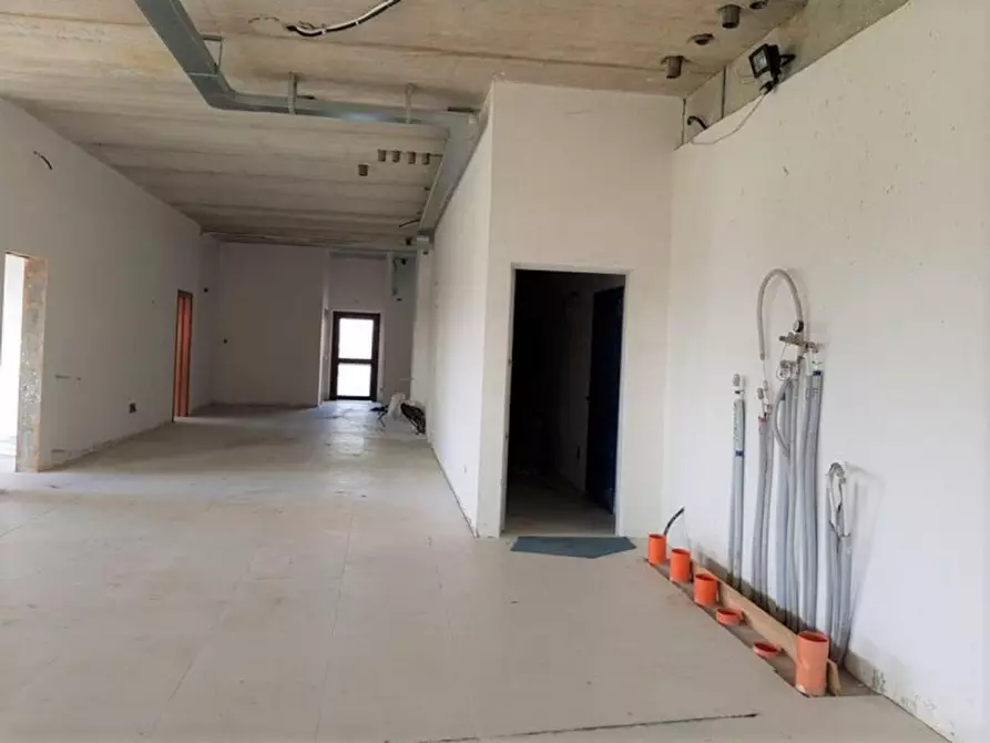 Immagine 4 di Negozio in vendita  in Località Cracaxia, N. snc a San Gavino Monreale