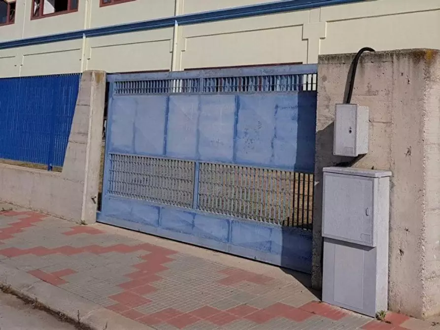 Immagine 11 di Negozio in vendita  in Località Cracaxia, N. snc a San Gavino Monreale