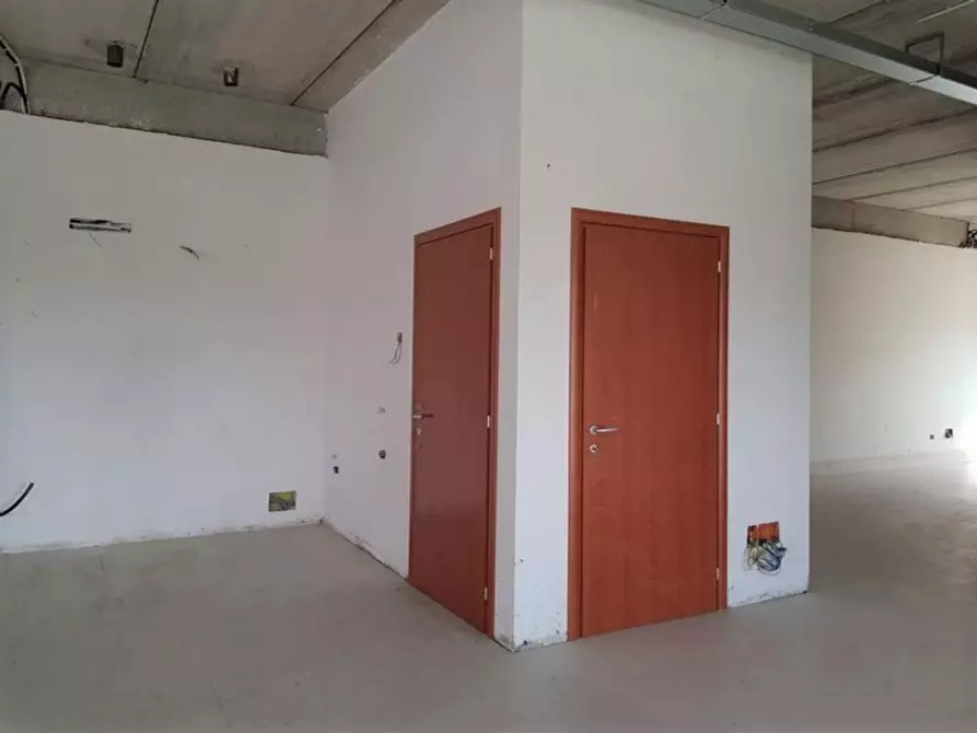 Immagine 25 di Negozio in vendita  in Località Cracaxia, N. snc a San Gavino Monreale