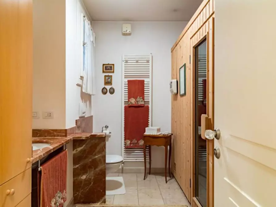 Immagine 15 di Villa in vendita  in Via Vittorio Alfieri, N. 53-55 a Chiampo