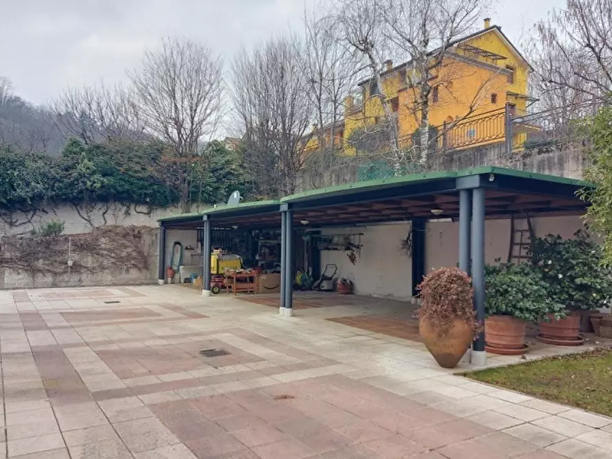 Immagine 19 di Villa in vendita  in Via Vittorio Alfieri, N. 53-55 a Chiampo