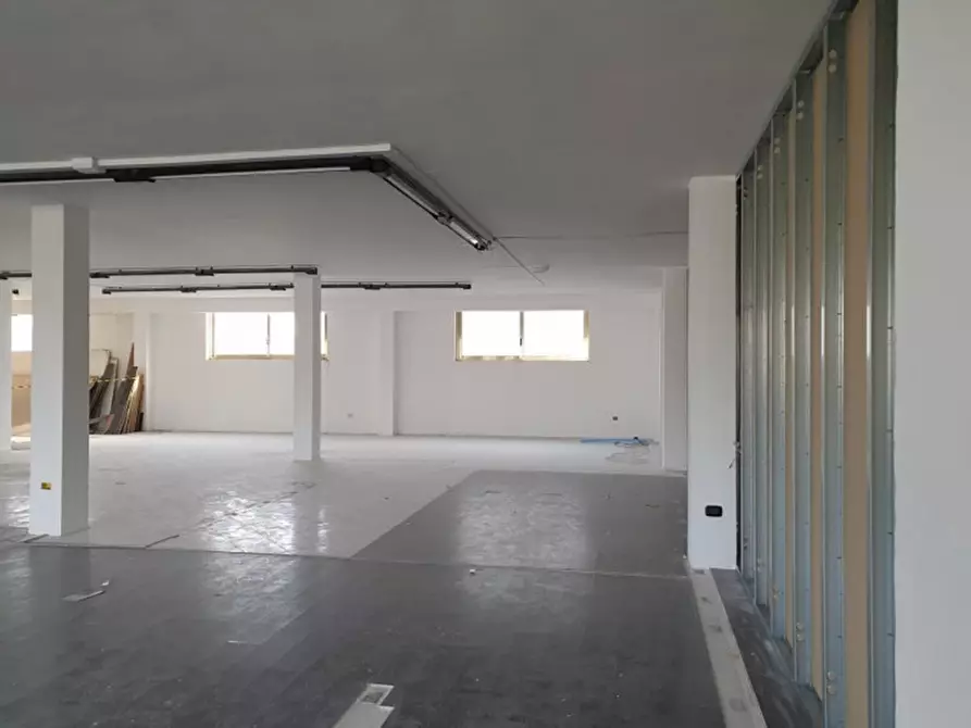 Immagine 15 di Attività commerciale in vendita  in Via Matino, N. snc a Casarano