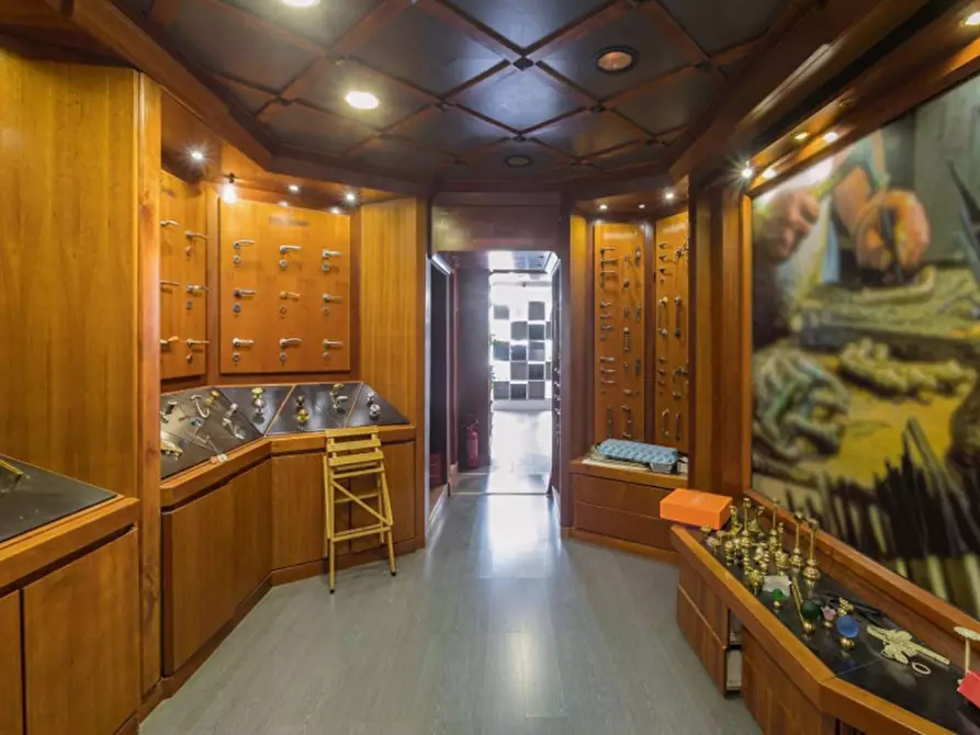 Immagine 12 di Negozio in vendita  in Via XX Settembre, N. 17 a Sora