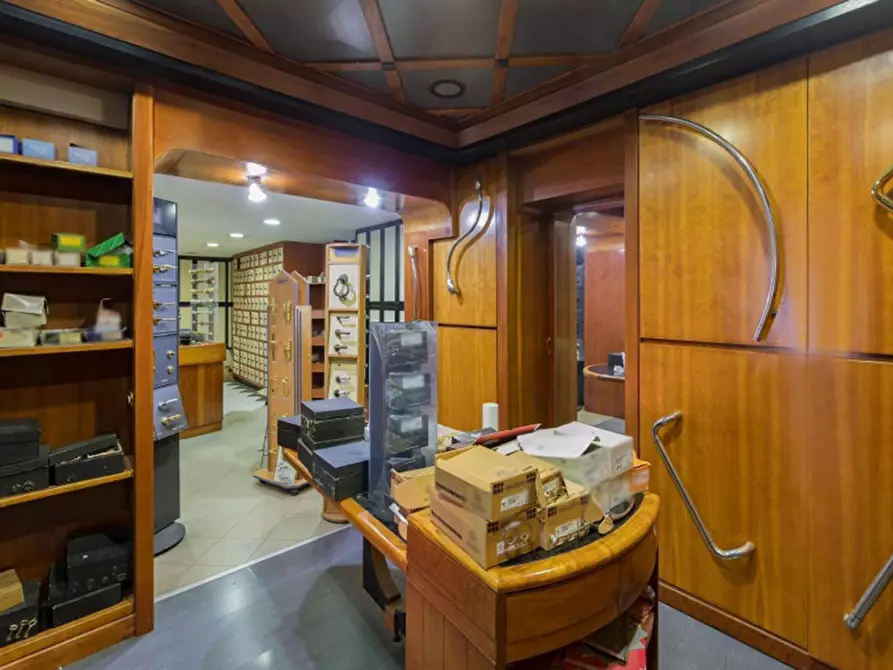 Immagine 14 di Negozio in vendita  in Via XX Settembre, N. 17 a Sora