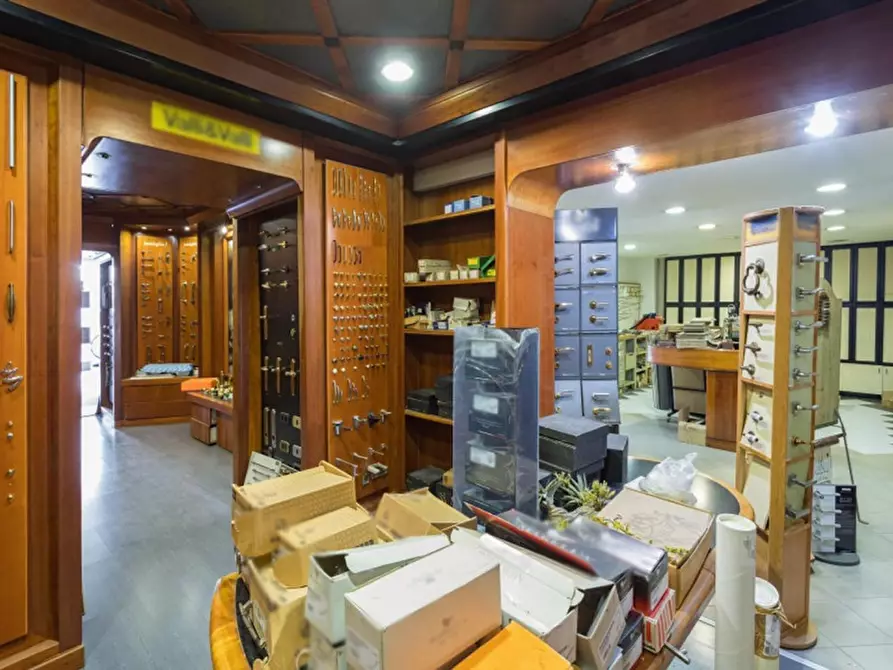 Immagine 16 di Negozio in vendita  in Via XX Settembre, N. 17 a Sora