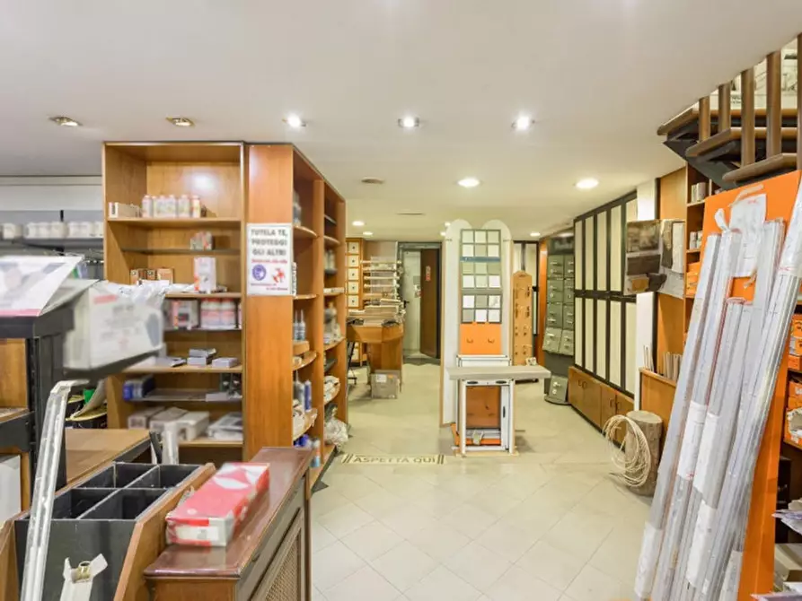 Immagine 21 di Negozio in vendita  in Via XX Settembre, N. 17 a Sora