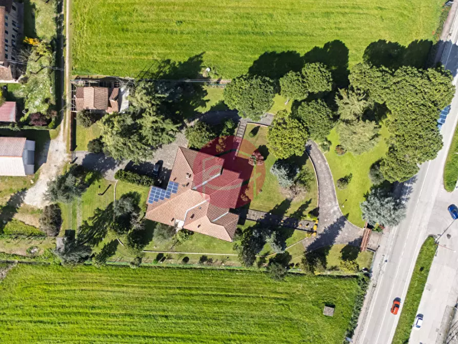 Immagine 6 di Villa in vendita  a Cesena