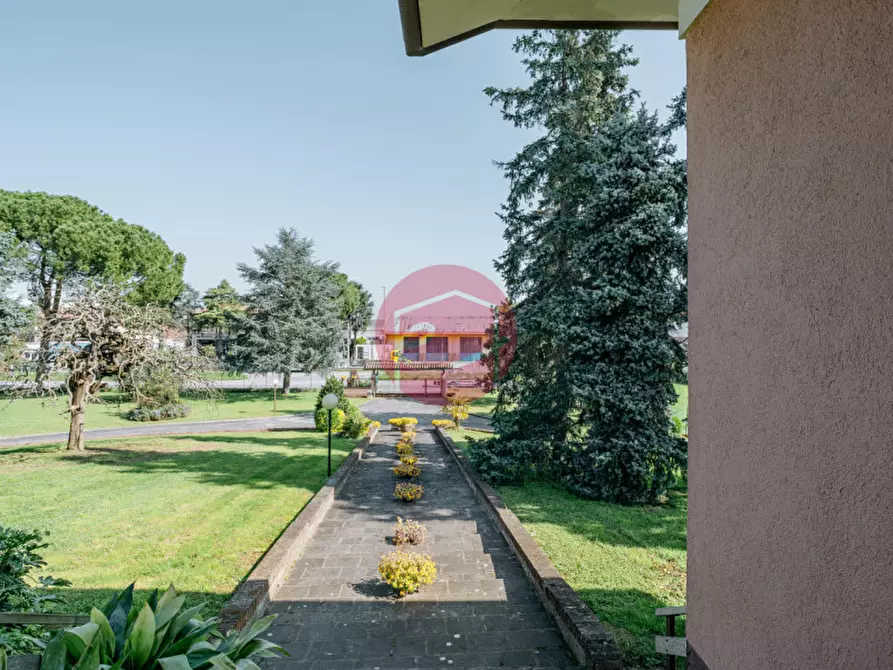 Immagine 11 di Villa in vendita  a Cesena