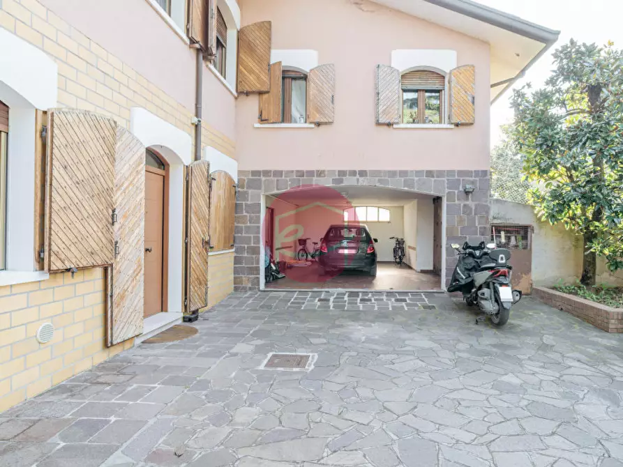 Immagine 12 di Villa in vendita  a Cesena