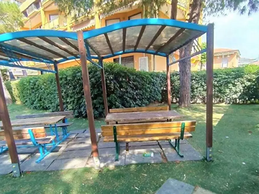 Immagine 5 di Negozio in vendita  in Via Don Mariano Clerici, N. 3 a San Lorenzo Al Mare