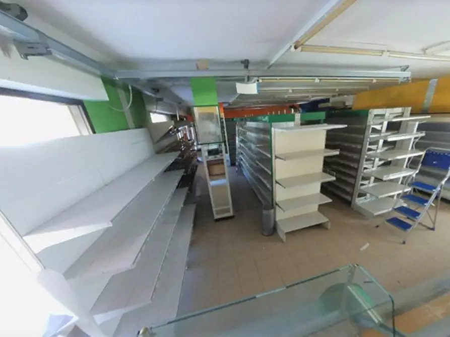 Immagine 4 di Negozio in vendita  in Via Dott. Luigi Trucchi, N. 9 a San Lorenzo Al Mare