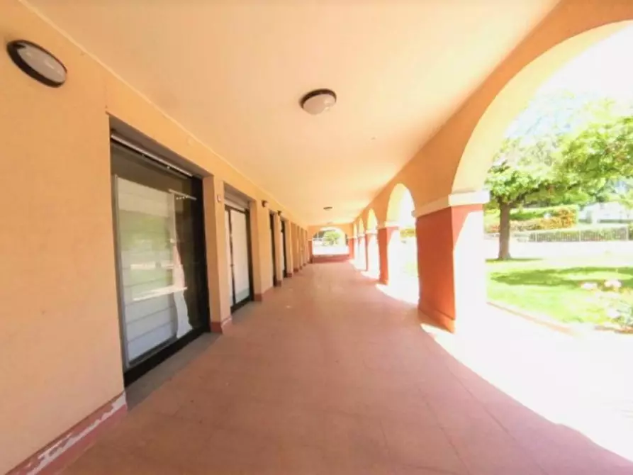 Immagine 8 di Negozio in vendita  in Via Dott. Luigi Trucchi, N. 9 a San Lorenzo Al Mare