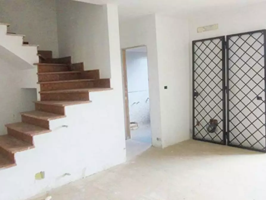 Immagine 2 di Villetta a schiera in vendita  in Via Sannicandro Garganico, N. 49 a Roma