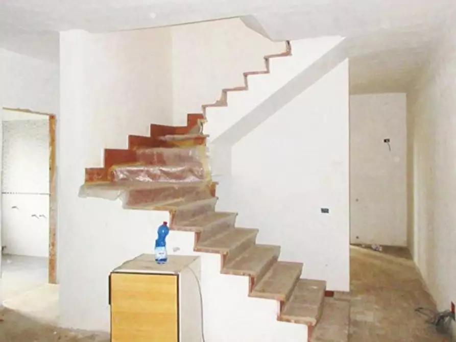 Immagine 2 di Villetta a schiera in vendita  in Via Acquaviva delle Fonti, N. 44 a Roma