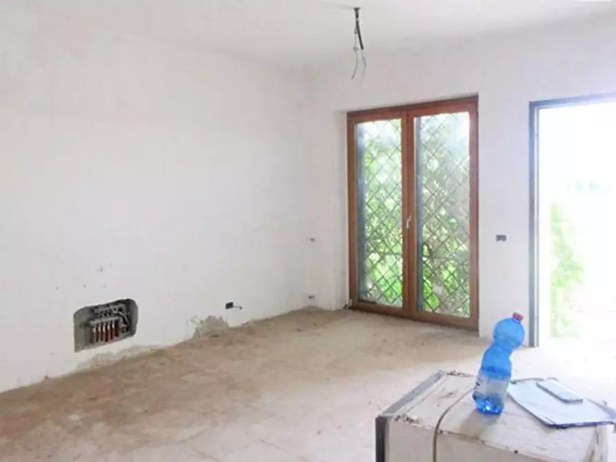 Immagine 3 di Villetta a schiera in vendita  in Via Acquaviva delle Fonti, N. 44 a Roma