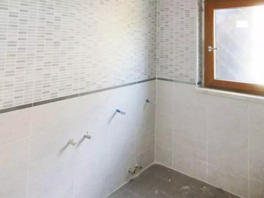 Immagine 5 di Villetta a schiera in vendita  in Via Acquaviva delle Fonti, N. 46 a Roma