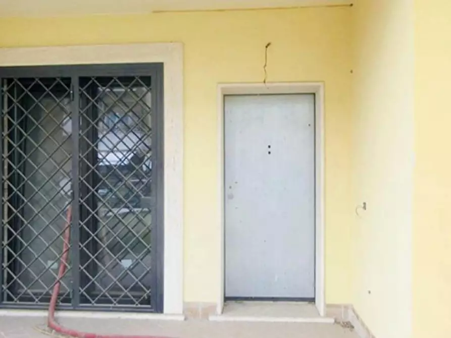 Immagine 8 di Villetta a schiera in vendita  in Via Acquaviva delle Fonti, N. 46 a Roma