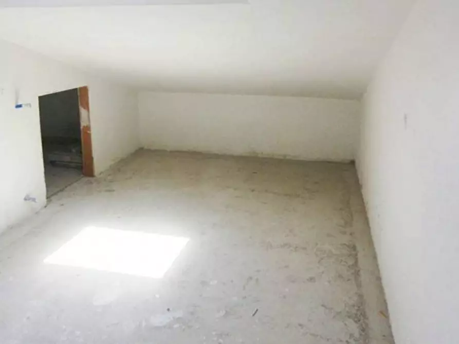 Immagine 13 di Villetta a schiera in vendita  in Via Acquaviva delle Fonti, N. 46 a Roma