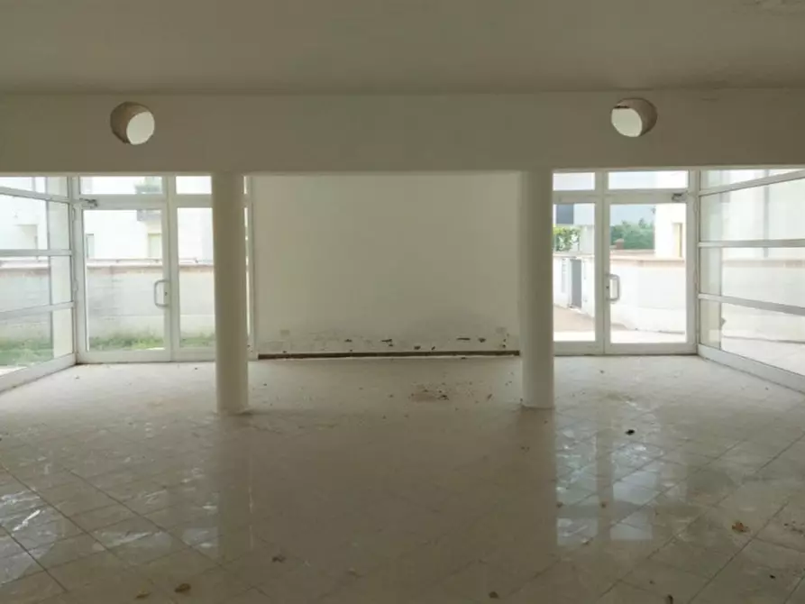 Immagine 7 di Negozio in vendita  in Viale Roma, N. 30G e 28 a Schio