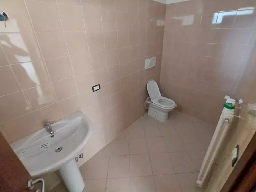 Immagine 10 di Negozio in vendita  in Viale Roma, N. 30G e 28 a Schio