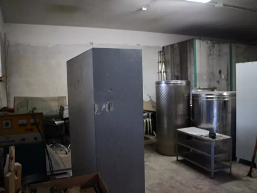 Immagine 20 di Capannone industriale in vendita  in via Tiberina, N. 51 a Todi