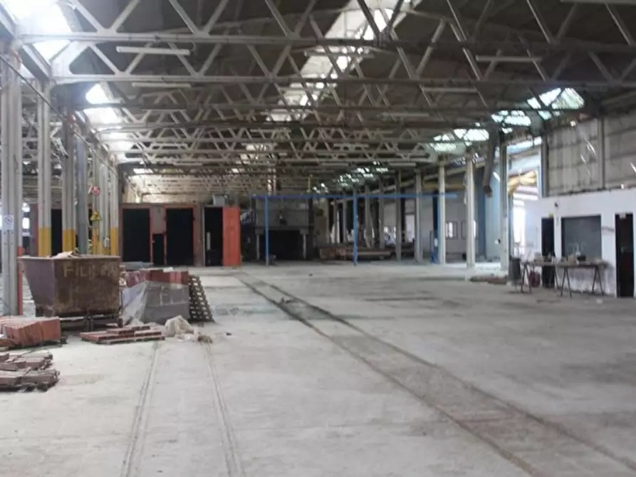 Immagine 3 di Capannone industriale in vendita  in Via Enrico Mattei, N. 91 a Asciano