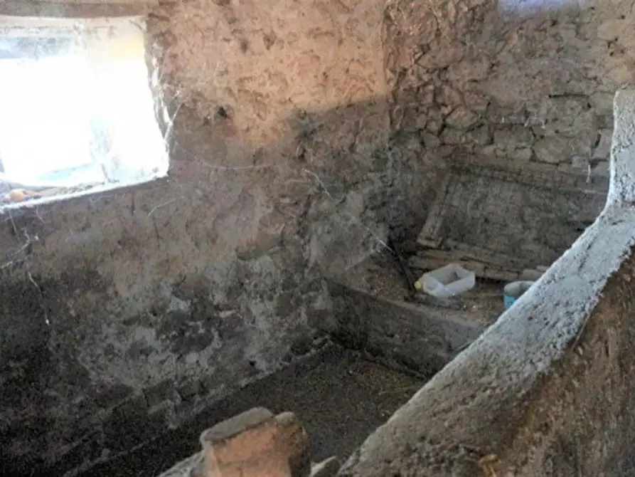 Immagine 9 di Magazzino in vendita  in Località Nasciolo a Arrone