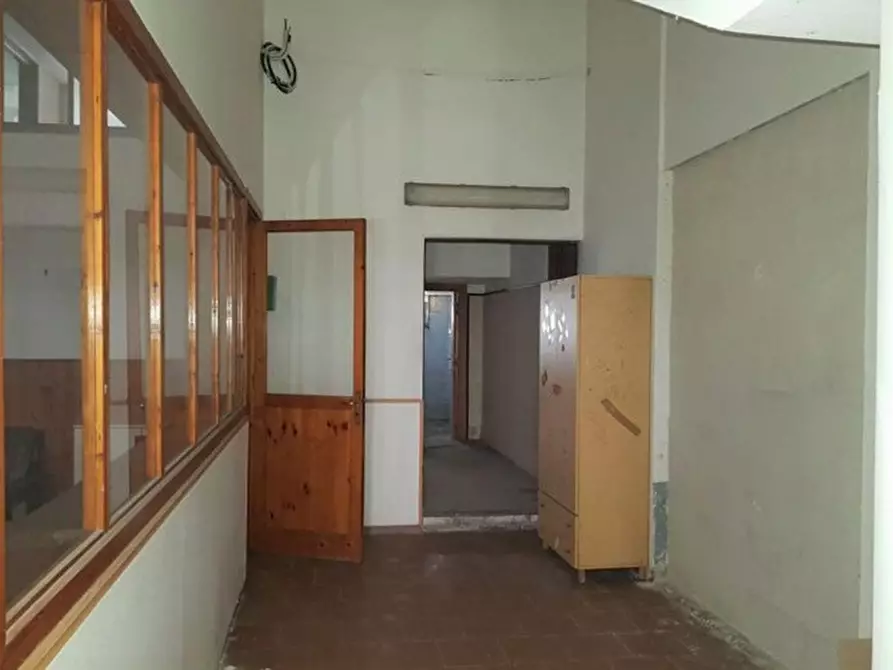 Immagine 12 di Negozio in vendita  in Via Trieste, N. 120 a San Donaci