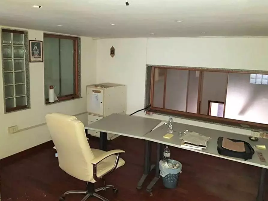 Immagine 20 di Negozio in vendita  in Via Trieste, N. 120 a San Donaci