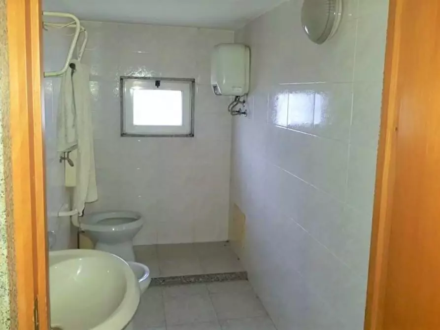 Immagine 21 di Negozio in vendita  in Via Trieste, N. 120 a San Donaci