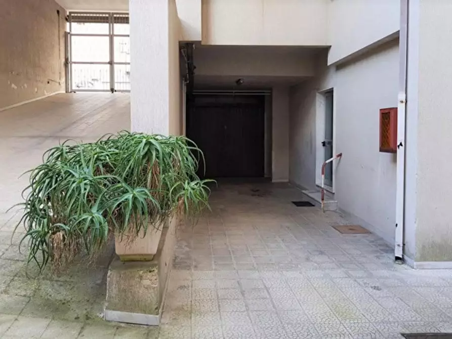 Immagine 10 di Cantina in vendita  in Via Trento, N. 77 a Brindisi