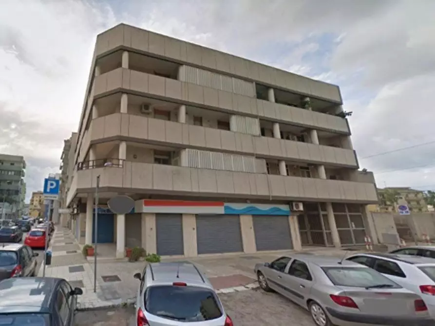 Immagine 15 di Cantina in vendita  in Via Trento, N. 77 a Brindisi