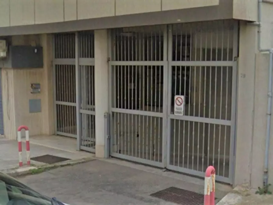 Immagine 12 di Cantina in vendita  in Via Trento, N. 77 a Brindisi