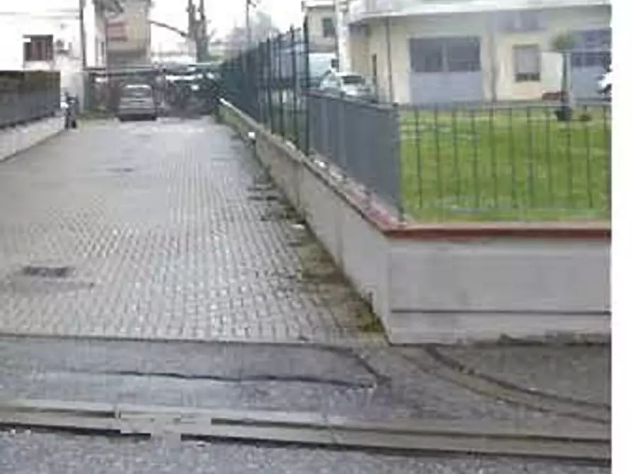Immagine 5 di Posto auto in vendita  in via Palmiro Foresi, N. 176 a Pistoia