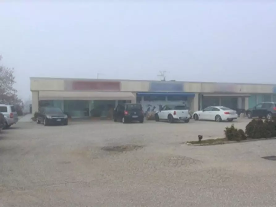 Immagine 1 di Ufficio in vendita  in via 1 Maggio, N. 20E a Trevi