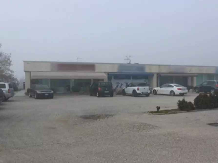 Immagine 11 di Ufficio in vendita  in via 1 Maggio, N. 20E a Trevi