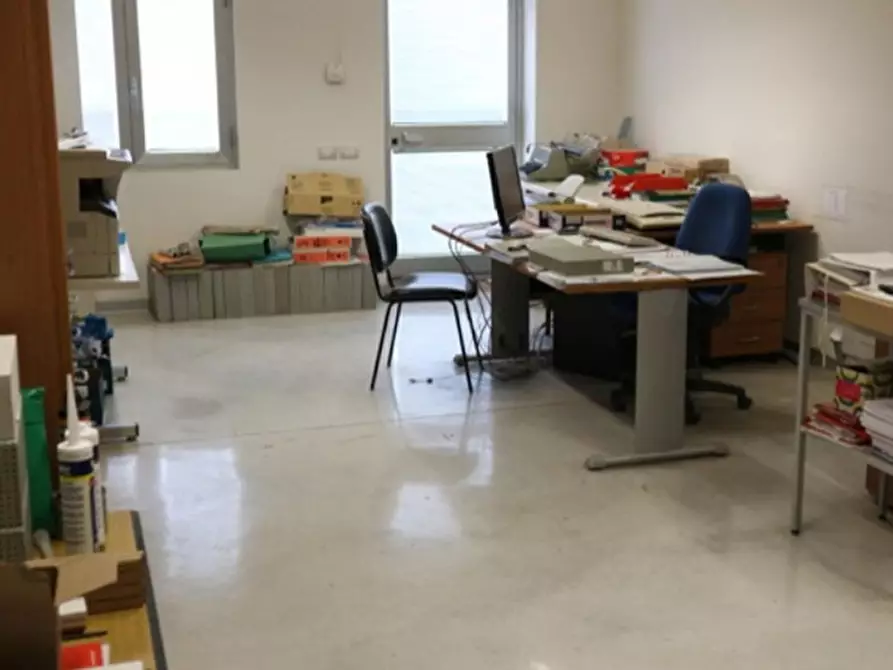 Immagine 19 di Ufficio in vendita  in via 1 Maggio, N. 20E a Trevi